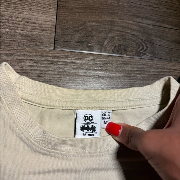 medium cream batman shirt - Picture 2 of 2